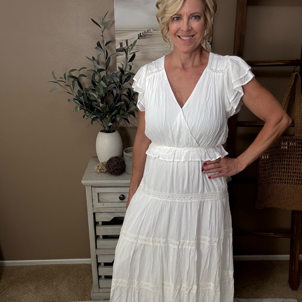Elegant White Ruffled Women's Maxi Dress